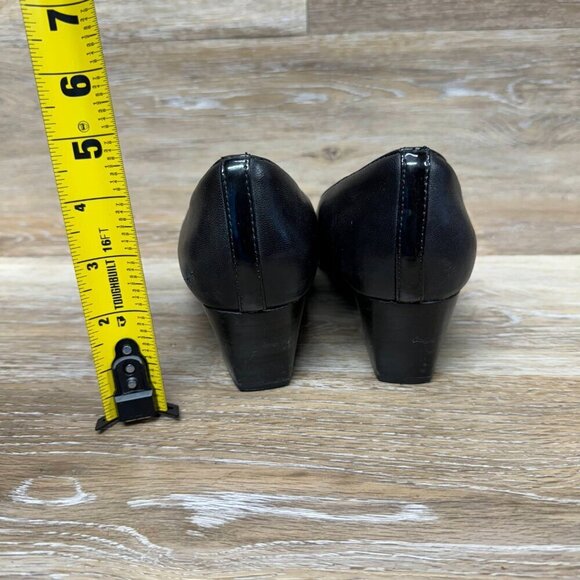 Clarks Levee Delta Black Leather Pump Women' Size 8M - Picture 3 of 6